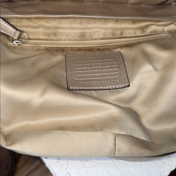 Coach EUC Taylor champagne, leather flap Crossbody bag with removable strap - Picture 10 of 11